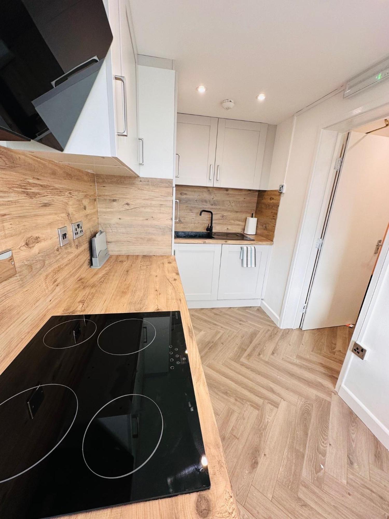 R1 - Private Room In Modern Shared Apartment, Each With Kitchenette, Central برمنغهام المظهر الخارجي الصورة